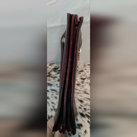 Ricardo Beverly Hills Women's Rich Black Cherry Leather Clutch - Picture 5 of 9